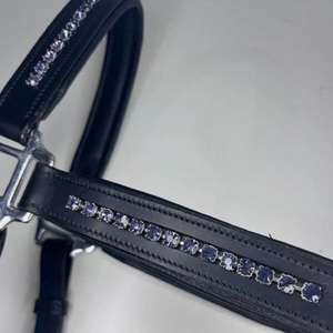 Licou de cheval en cuir anglais noir avec rembourrage doux de vache cousu et cristaux ronds décoratifs licou de course de chevaux fantaisie - Product Image 3