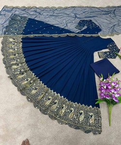 Alphanumero ชุดผ้าไหมปักลายขนาดใหญ่สไตล์ดีไซน์เนอร์บอลลีวูดสำหรับประตูทั่วโลก - Product Image 2