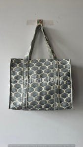 Sac fourre-tout matelassé en coton gris fait à la main Sac à bandoulière écologique pour les achats quotidiens Fermeture ouverte pour le marché de la plage - Product Image 3