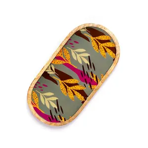 Plateau de service en bois de manguier fabriqué à la main avec motif de feuille abstraite Plateau en bois décoratif pour la décoration intérieure et le service de collations - Product Image 1