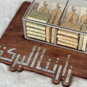 Boîte cadeau de rangement en acrylique de qualité supérieure avec logo personnalisé en nacre fait à la main pour les cadeaux de mariage, de fête et d'entreprise - Product Image 1