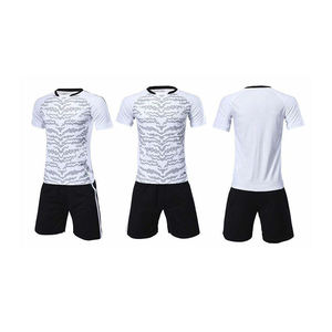Fabricant OEM d'uniformes de football personnalisés, ensemble maillot et short de haute qualité, tissu respirant, personnalisation de la marque pour les clubs, commandes en gros - Product Image 3