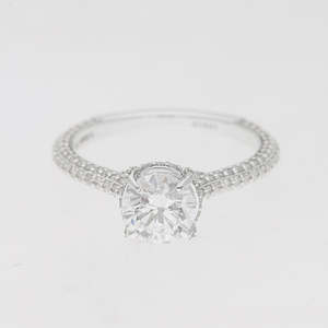 Bague de fiançailles solitaire en or jaune 14 carats avec diamant naturel avec double rangée de diamants pavés serti classique à quatre broches - Product Image 3