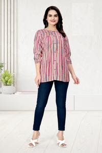 Venta al por Mayor de Kurti Corto Tradicional de Rayón con Diseño Estampado y Bordado, de Secado Rápido - Product Image 4