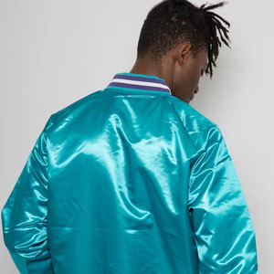 Chaqueta deportiva de satén de alta calidad para hombre, tela de satén, botones frontales bordados, chaqueta universitaria de satén con letras para hombre - Product Image 4