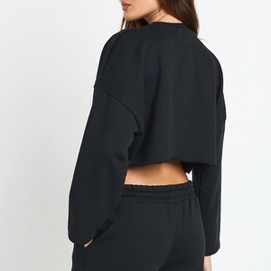 Survêtement tendance pour femme, design polyvalent adapté à diverses occasions décontractées, avec sweat-shirt court surdimensionné pour une coupe décontractée. - Product Image 5