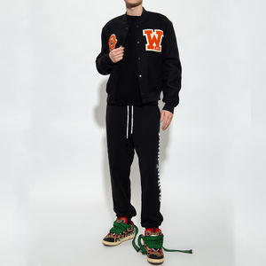 แจ็คเก็ตวาร์ซิตี้ฤดูหนาวคุณภาพสูงสำหรับผู้ชายและผู้หญิง รุ่นใหม่ล่าสุด ปรับแต่งได้ สีดำ คอตั้ง แขนหนังผสมขนสัตว์ สไตล์ไฮสตรีท - Product Image 3