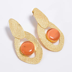 Belles boucles d'oreilles en laiton plaqué or 14 carats pour femmes et filles, exportateur de bijoux en laiton faits à la main, fournisseur de bijoux en laiton personnalisés - Product Image 1