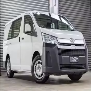 Hiace 2024 Usada con Volante a la Izquierda, Asientos de Cuero y Cámara Trasera - Product Image 1