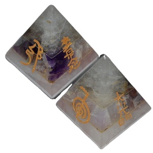 Achetez un ensemble de pyramides d'orgone en quartz Usui Reiki personnalisées et tendance - Product Image 1