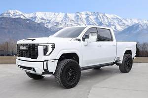 รถบรรทุก GMC Sierra 3500 HD Denali ปี 2025 ขับเคลื่อนสี่ล้อแบบ Crew Cab ที่ทรงพลังและเชื่อถือได้ - Product Image 4