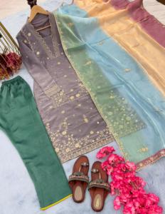 Elegantes juegos paquistaníes Readymade Top Bottom Dupatta con diseños para mujeres disponibles a granel a precios atractivos al por mayor - Product Image 4