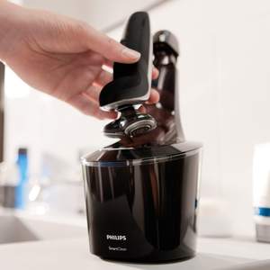 Afeitadora Eléctrica Rotativa Serie 9000, Cuchillas Triples y Dobles, Resistente al Agua IPX7, Afeita el Cuerpo, para Uso en Autocaravanas - Product Image 1