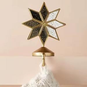 Soporte de calcetín de metal elegante para decoración de Navidad Accesorio de vacaciones elegante para colgar medias con facilidad - Product Image 2