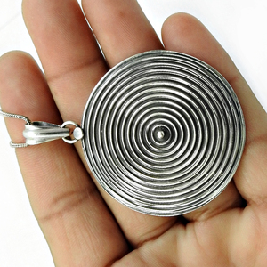 Look Vintage Indien Artisan Bijoux Artisanaux 925 Sterling Oxydé Argent Forme Ronde Pendentif En Gros Direct Usine Prix - Product Image 3