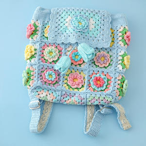 Mochila de Ganchillo Hecha a Mano con Flores, Bolso de Hombro de Ganchillo a Cuadros con Forro de Lona Blanca, Accesorio de Moda - Product Image 1