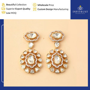 Pendientes colgantes con tachuelas de piedra moissanita glamorosa de Venta caliente a precio de mercado bajo con acentos de borde con piedra CZ de India - Product Image 2