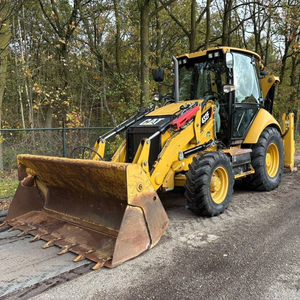 Chargeuse-pelleteuse CAT d'occasion 432 Testée sur le terrain, fiable et excellente pour l'excavation, le chargement et le transport de matériaux - Product Image 1