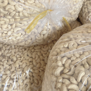 Vente flash 2023 Noix de cajou brutes WW180, WW240, WW320, Noix de cajou LP Noix de cajou W240 Prêtes à être expédiées - Product Image 1