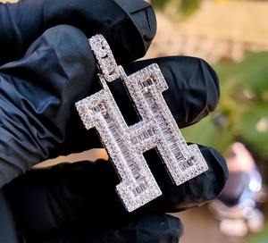 Elegante Colgante Hip Hop con Incrustaciones de Diamantes Moissanite VVS con Certificación GRA, Diseño de Letra Inicial en Plata 925 - Product Image 3