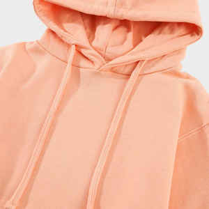 เสื้อฮู้ดตัวสั้นแขนยาวมีฮู้ดของผู้หญิงสำหรับฤดูหนาวพร้อมโลโก้ด้านหน้าเป็นมิตรต่อสิ่งแวดล้อม - Product Image 4