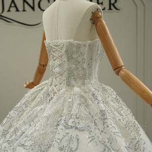 Robe de mariée moderne GT26061 à col bateau, ornée de sequins et de perles, avec traîne chapelle et dentelle florale - Product Image 6