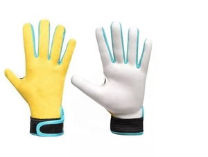 Guantes Deportivos Gaélicos para Exteriores, Látex Alemán Antideslizante, con Logotipo Personalizado, Cómodos, Hechos en Pakistán, Marca Personalizada - Product Image 3