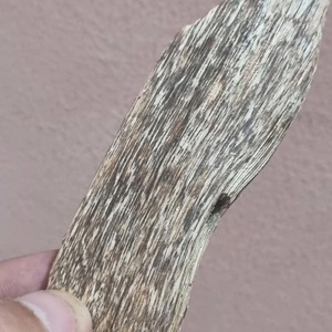 Découvrez le parfum boisé et profond de l'Agarwood Oud - Product Image 5