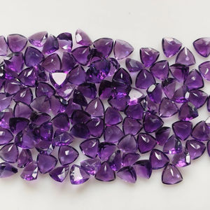 พลอยอะมีทิสต์แอฟริกันธรรมชาติ 6 มม. ทรงทริลเลียนคัต คุณภาพดีที่สุด ผลิตภัณฑ์พลอยหลวมที่ผ่านการปรับขนาดแล้ว สำหรับทำเครื่องประดับ - Product Image 2