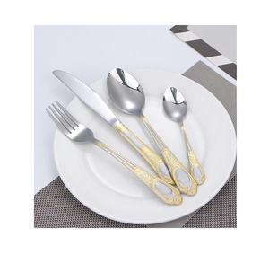 Cuillère à dessert personnalisée en acier inoxydable Vaisselle et fêtes de mariage Cuillère Ensemble de 3 pièces Vaisselle - Product Image 4