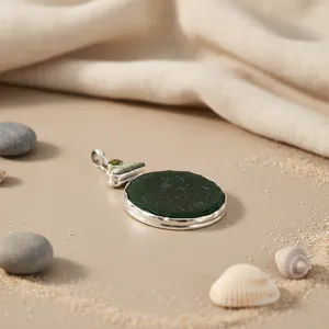 Collier pendentif floral tendance en argent 925 avec jade pour fiançailles et mariage - Chaîne à maillons plaquée or - Product Image 1