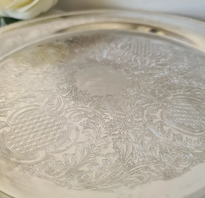 Bandeja Redonda de Chocolate de Lujo Moderna y Elegante de Metal Plateado, Plato Personalizable de Alta Calidad Hecho a Mano, Apto para Lavavajillas - Product Image 2