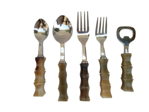 Ensemble de couverts modernes faits à la main de haute qualité, durables et à prix raisonnable, avec manche en bois et couverts en acier inoxydable plaqué - Product Image 2