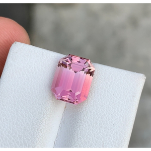 Pierre précieuse de tourmaline rose bébé naturelle, taille émeraude excellente, 4,15 carats, sans défaut. - Product Image 1