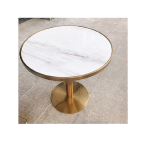 Table contemporaine en marbre et laiton Table basse ronde dorée à petit piédestal Pièce design au look luxueux - Product Image 6