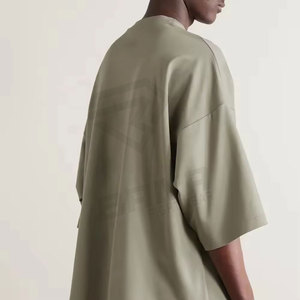 T-shirt à manches courtes en coton épais surdimensionné pour hommes, épaule tombante d'été avec motif solide longue longueur, vente en gros - Product Image 3