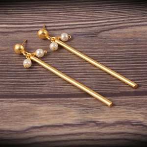 Pendientes Largos de Latón Chapado en Oro de 18K con Perlas de Agua Dulce, Diseño Geométrico en Barra, Hechos a Mano, Personalizables, Certificados, Regalo para Fiestas - Product Image 2
