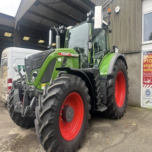 Compre el tractor agrícola de alto rendimiento Fendt 618 Vario, ideal para la agricultura a gran escala, que ofrece una fuerte tracción y eficiencia de combustible. - Product Image 3