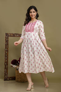 Kurta Anarkali plissé en forme de A à imprimé floral ethnique et broderie miroir, kurta Anarkali en rayonne imprimé Ikat pour femmes - Product Image 3