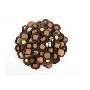 Bandeja de chocolate de 3 libras Bandeja de molde de chocolate de caramelo de metal Chocolate en bandeja de metal y cuchara de latón sobre un fondo de pizarra negra - Product Image 1