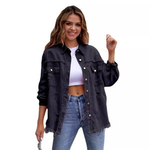 Veste en jean rose délavée tendance pour femmes avec détails cloutés argentés, manches longues, boutonnée sur le devant - Product Image 5