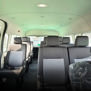 Le plus cool de 2019 pour Hilux High Roof Van 6 places, conduite à gauche, intérieur foncé, sièges en cuir, toit ouvrant automatique, traction avant, caméra 360° - Product Image 4