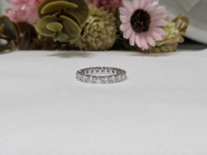 Anillo de compromiso y aniversario de lujo de plata de ley 925 con moissanita para mujer, banda de eternidad con engaste de púas, a la moda - Product Image 3