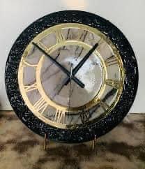 Horloge murale en résine époxy Restaurant et logo personnalisé Décoration intérieure Horloge murale en bois et résine par Tayyab Handicrafts - Product Image 5