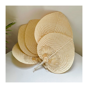 Éventail à main en bambou en forme de feuille personnalisé en gros fait à la main au Vietnam pour la décoration de cérémonie de mariage et le souvenir de cadeau - Product Image 5