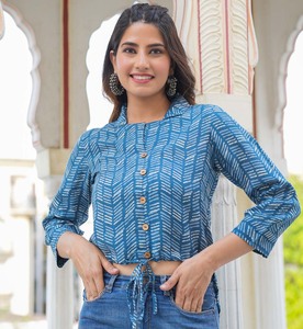 Elegante Camisa de Rayón Azul Índigo con Estampado Geométrico, Cuello Camisero y Mangas Tres Cuartos para Mujer, Estilo Casual - Product Image 2