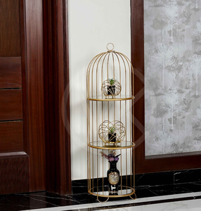 Pedestal de metal blanco ornamental de varios niveles para plantas. Diseño clásico de enrejado de jardín disponible a precios de mayoreo. - Product Image 2