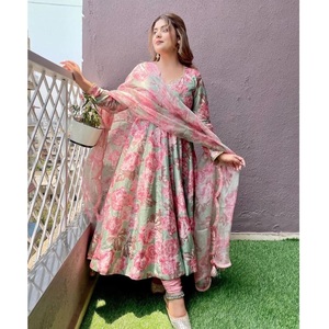 Lancement d'un nouveau vêtement de soirée de créateur, Look Malai, Satin de soie avec impression numérique, robe diamant, travail manuel, manches longues, grossiste - Product Image 1