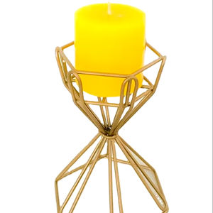 Bougeoir vintage en laiton, base trépied ornée, élégance patinée, fabriqué en Inde - Product Image 3