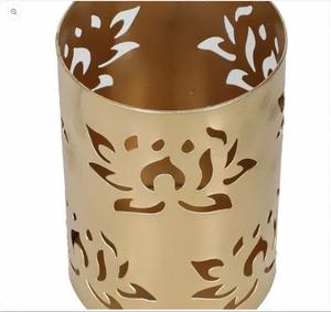 เชิงเทียนเหล็กพิมพ์ลายดอกไม้เคลือบด้วยผง - Product Image 4